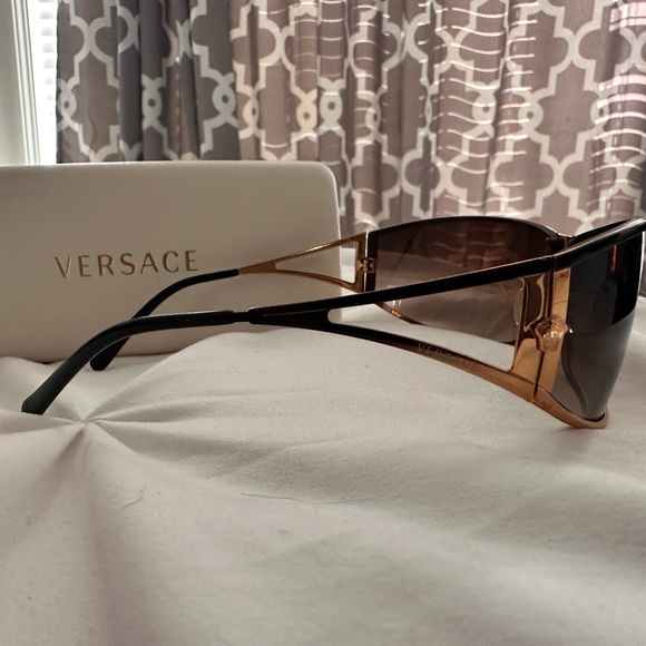 Versace Sunglasses - Picture 4 of 9